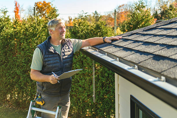 Professional Roofing technician working in Gonzales, CA